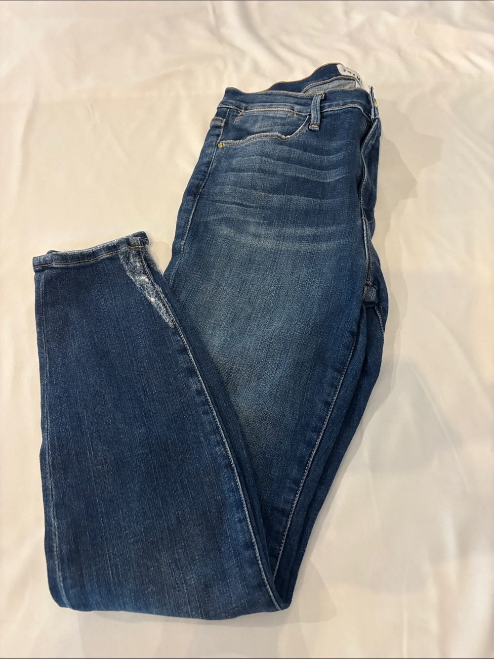 Frame Women’s distressed bottom le high skinny Jeans -size 28